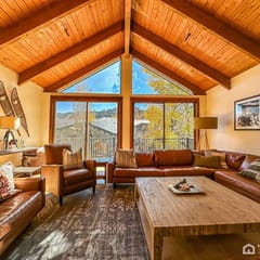 Mountain Escape: Hot Tub, Sauna & Fireplace