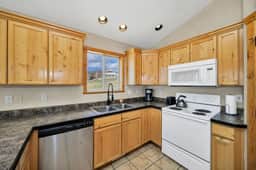 Lake Life Cabin in Bear Lake | Dog Friendly - Image 3