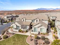 Mountain-View Townhome w/ Emeral Pools & Hot Tub - Image 5