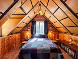 Off-grid Cabin at Angel Valley Ranch - Image 3
