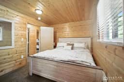 Stunning Log Cabin Close to Panguitch Lake - Image 4