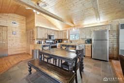 Stunning Log Cabin Close to Panguitch Lake - Image 3
