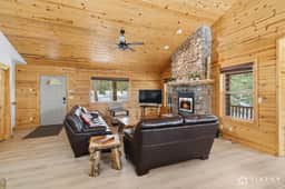 Willis Woods Cabin w/ Arcade Games and Fire Pit - Image 2