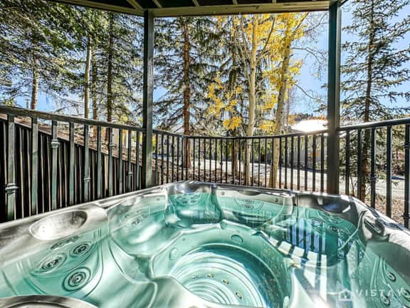 Mountain Escape: Hot Tub, Sauna & Fireplace - Image 2