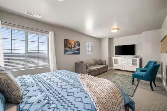 Mountain-View Townhome w/ Emeral Pools & Hot Tub - Image 4