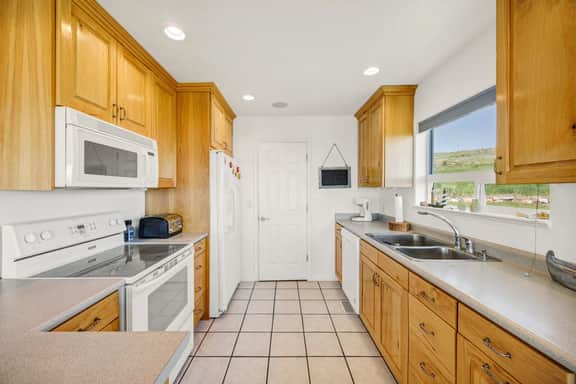 Sail Boat Manor - Image 4