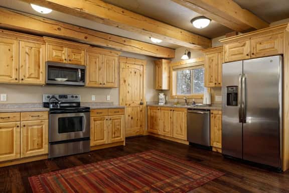 The Moccasin Lodge - Private Hot Tub & Large Deck - Image 4