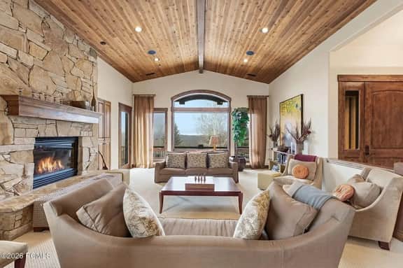 Deer Valley Luxury Lodge | Shuttle, Hot Tub, Games - Image 5
