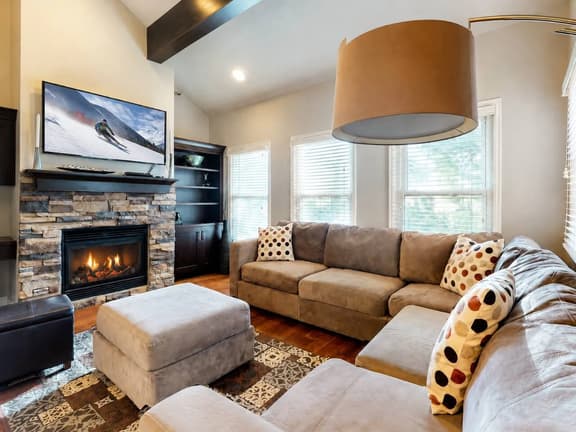 3BR Park Ave Condo | Walk to Main St & Ski Lift - Image 1