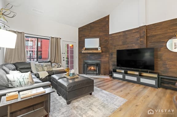 Luxury Ski Condo with Hot Tub - Image 1