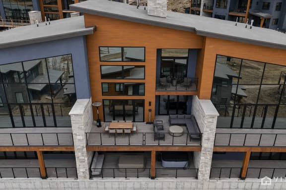 Luxury Ski In/Ski Out Condo w/ Hot Tub and Sauna - Image 1