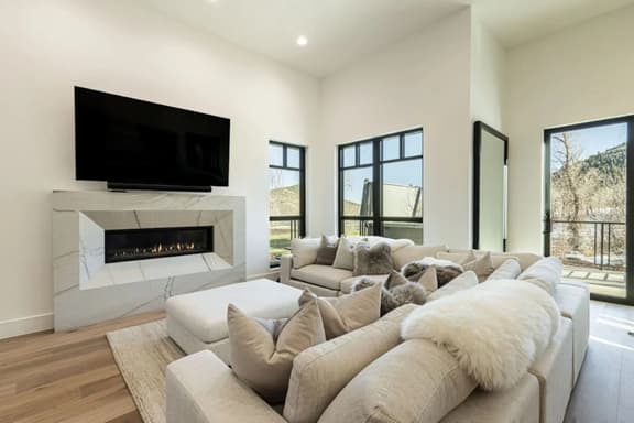 Park City White Pine Hot Tub, Ski Lifts, Free Shuttle - Image 1