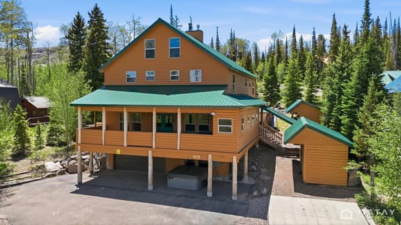 Ridgeview Retreat - Huge Cabin w/ Hot Tub - Image 1