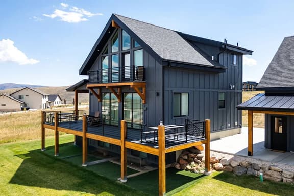 Lakeview Gamehouse | Ideal Beach Access+EV Charger - Image 1
